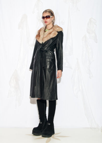 Vintage 70s Leather Coat with Fur Collar in Black