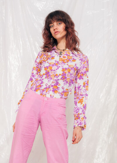 Vintage Shirt 70s Weird Flower Print Top in White Purple