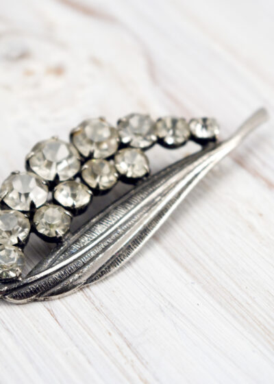 Vintage brooch 80s rhinestone silver leaf diamante pin