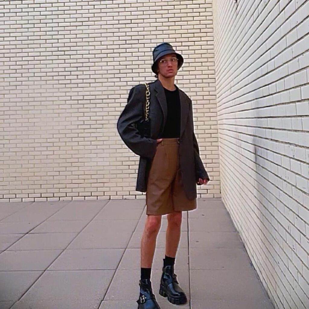 Outfit photo of a person wearing a fall vintage outfit